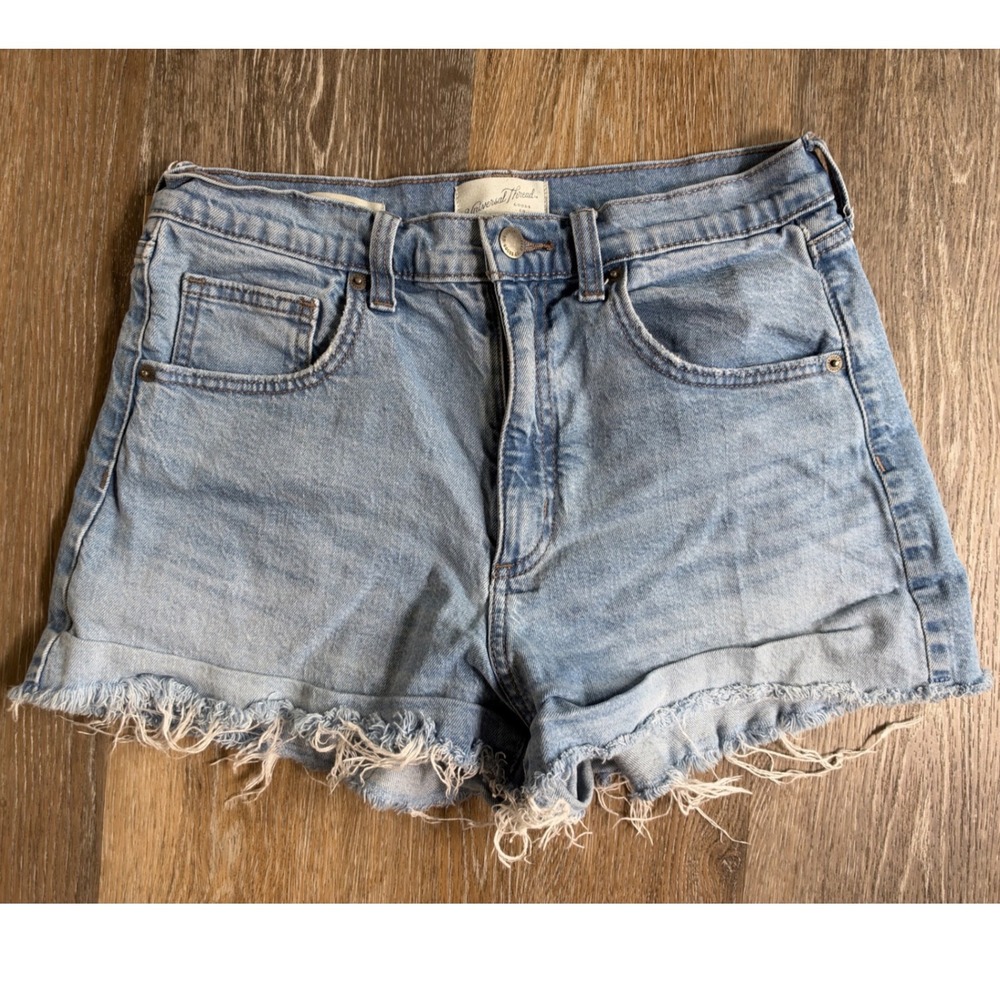 Universal Thread 90s Cutoff Shorts Womens 8/R Light Wash Denim Frayed Raw Hem